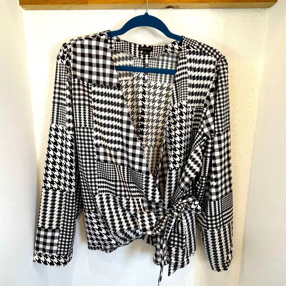 NWOT XL Ann Taylor Plaid Houndstooth Black and White Wrap Top
